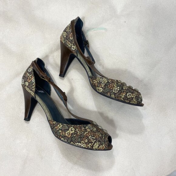 ⭐ 3/$15 Vintage Y2K Pink Studio Size 7.5 Brown Floral Leather Button Heels - Picture 3 of 9